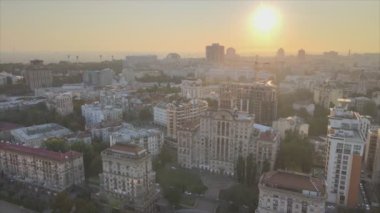 Bu video sabah Ukrayna 'nın başkenti Kyiv' i 8K çözünürlükte gösteriyor.