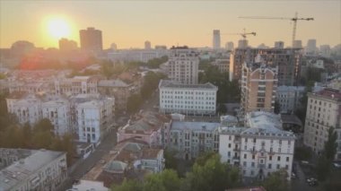 Bu video sabah Ukrayna 'nın başkenti Kyiv' i 8K çözünürlükte gösteriyor.