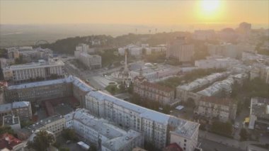 Bu video sabah Ukrayna 'nın başkenti Kyiv' i 8K çözünürlükte gösteriyor.