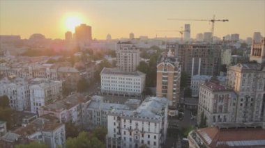 Bu video sabah Ukrayna 'nın başkenti Kyiv' i 8K çözünürlükte gösteriyor.