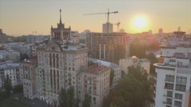 Bu video sabah Ukrayna 'nın başkenti Kyiv' i 8K çözünürlükte gösteriyor.