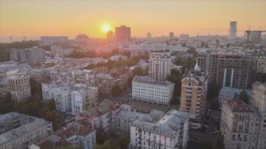 Bu video sabah Ukrayna 'nın başkenti Kyiv' i 8K çözünürlükte gösteriyor.