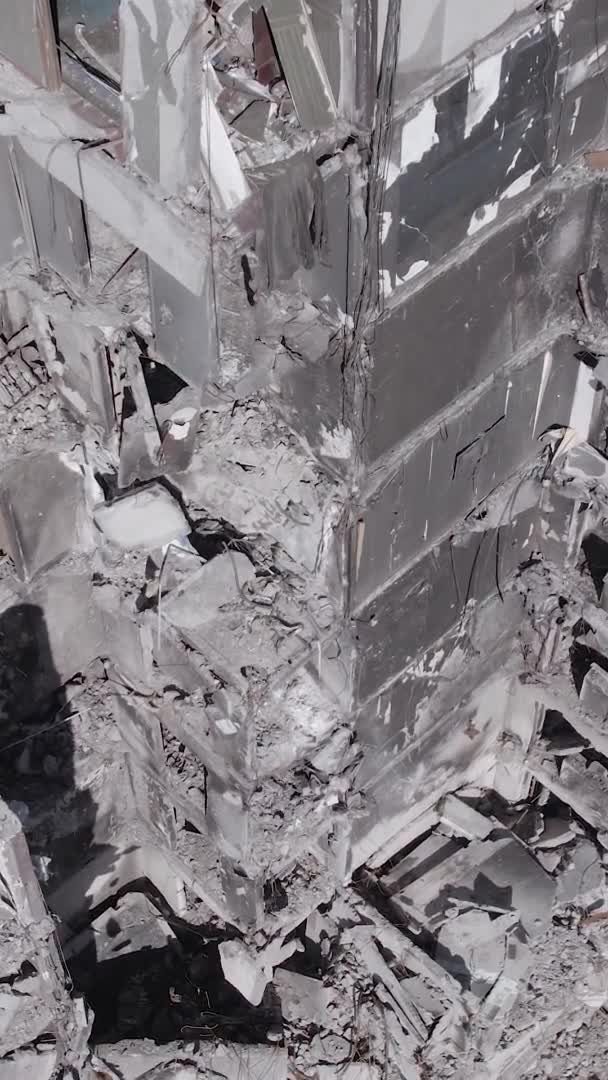 Stock Vertical Video Shows Aftermath War Ukraine Destroyed Residential Building — Stock Video