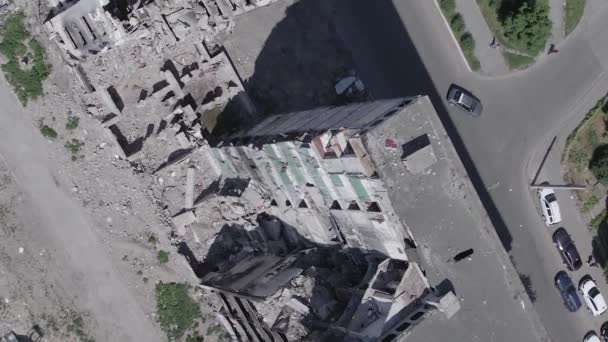 Stock Vertical Video Shows Aftermath War Ukraine Destroyed Residential Building — Stock Video