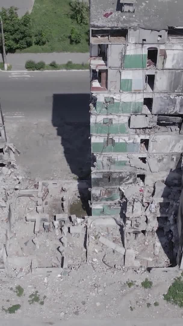 Stock Vertical Video Shows Aftermath War Ukraine Destroyed Residential Building — Stock Video