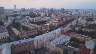 Bu stok görüntüler Ukrayna, Kyiv 'in 8K çözünürlükteki hava görüntüsünü gösteriyor.