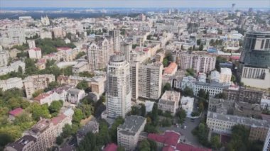 Bu stok görüntüler Ukrayna, Kyiv 'in 8K çözünürlükteki hava görüntüsünü gösteriyor.