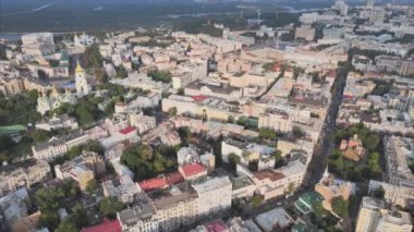 Bu stok görüntüler Ukrayna, Kyiv 'in 8K çözünürlükteki hava görüntüsünü gösteriyor.