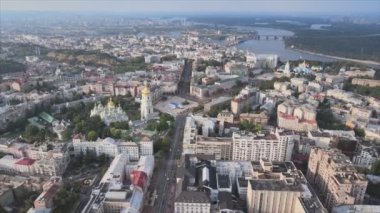Bu stok görüntüler Ukrayna, Kyiv 'in 8K çözünürlükteki hava görüntüsünü gösteriyor.