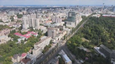Bu stok görüntüler Ukrayna, Kyiv 'in 8K çözünürlükteki hava görüntüsünü gösteriyor.