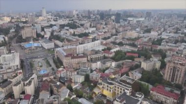 Bu stok görüntüler Ukrayna, Kyiv 'in 8K çözünürlükteki hava görüntüsünü gösteriyor.