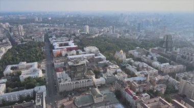Bu stok görüntüler Ukrayna, Kyiv 'in 8K çözünürlükteki hava görüntüsünü gösteriyor.