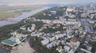 Bu stok görüntüler Ukrayna, Kyiv 'in 8K çözünürlükteki hava görüntüsünü gösteriyor.