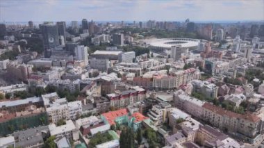Bu stok görüntüler Ukrayna, Kyiv 'in 8K çözünürlükteki hava görüntüsünü gösteriyor.