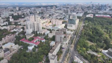 Bu stok görüntüler Ukrayna, Kyiv 'in 8K çözünürlükteki hava görüntüsünü gösteriyor.