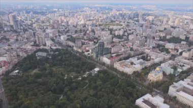 Bu stok görüntüler Ukrayna, Kyiv 'in 8K çözünürlükteki hava görüntüsünü gösteriyor.