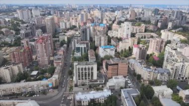 Bu stok görüntüler Ukrayna, Kyiv 'in 8K çözünürlükteki hava görüntüsünü gösteriyor.