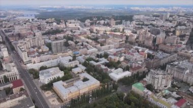 Bu stok görüntüler Ukrayna, Kyiv 'in 8K çözünürlükteki hava görüntüsünü gösteriyor.