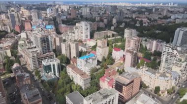 Bu stok görüntüler Ukrayna, Kyiv 'in 8K çözünürlükteki hava görüntüsünü gösteriyor.