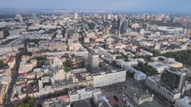 Bu stok görüntüler Ukrayna, Kyiv 'in 8K çözünürlükteki hava görüntüsünü gösteriyor.