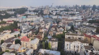 Bu stok görüntüler Ukrayna, Kyiv 'in 8K çözünürlükteki hava görüntüsünü gösteriyor.
