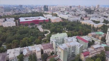 Bu stok görüntüler Ukrayna, Kyiv 'in 8K çözünürlükteki hava görüntüsünü gösteriyor.