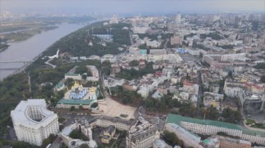 Bu stok görüntüler Ukrayna, Kyiv 'in 8K çözünürlükteki hava görüntüsünü gösteriyor.