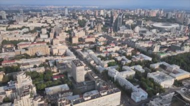 Bu stok görüntüler Ukrayna, Kyiv 'in 8K çözünürlükteki hava görüntüsünü gösteriyor.