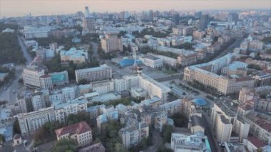 Bu stok görüntüler Ukrayna, Kyiv 'in 8K çözünürlükteki hava görüntüsünü gösteriyor.
