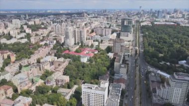 Bu stok görüntüler Ukrayna, Kyiv 'in 8K çözünürlükteki hava görüntüsünü gösteriyor.