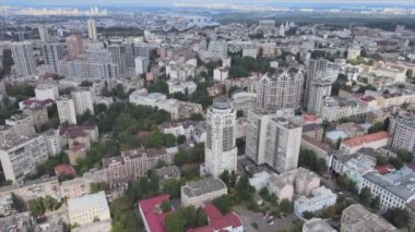 Bu stok görüntüler Ukrayna, Kyiv 'in 8K çözünürlükteki hava görüntüsünü gösteriyor.
