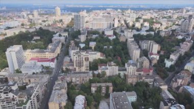 Bu stok görüntüler Ukrayna, Kyiv 'in 8K çözünürlükteki hava görüntüsünü gösteriyor.