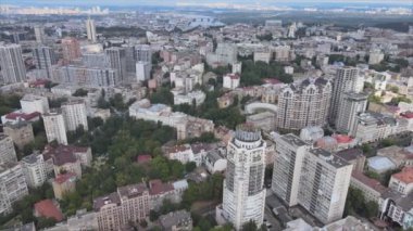 Bu stok görüntüler Ukrayna, Kyiv 'in 8K çözünürlükteki hava görüntüsünü gösteriyor.