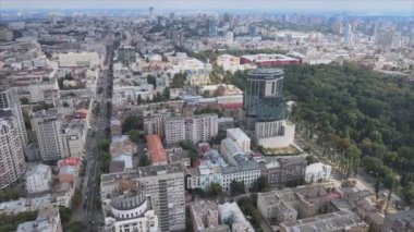 Bu stok görüntüler Ukrayna, Kyiv 'in 8K çözünürlükteki hava görüntüsünü gösteriyor.