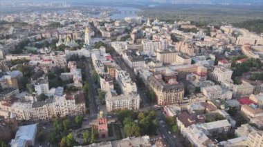 Bu stok görüntüler Ukrayna, Kyiv 'in 8K çözünürlükteki hava görüntüsünü gösteriyor.