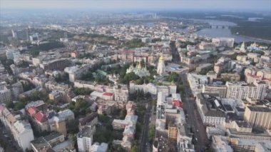 Bu stok görüntüler Ukrayna, Kyiv 'in 8K çözünürlükteki hava görüntüsünü gösteriyor.