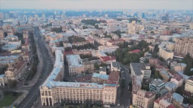 Bu stok görüntüler Ukrayna, Kyiv 'in 8K çözünürlükteki hava görüntüsünü gösteriyor.