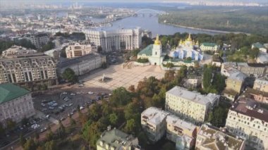 Bu stok görüntüler Ukrayna, Kyiv 'in 8K çözünürlükteki hava görüntüsünü gösteriyor.