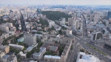 Bu stok görüntüler Ukrayna, Kyiv 'in 8K çözünürlükteki hava görüntüsünü gösteriyor.