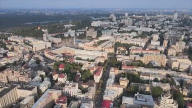 Bu stok görüntüler Ukrayna, Kyiv 'in 8K çözünürlükteki hava görüntüsünü gösteriyor.