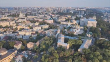 Bu stok görüntüler Ukrayna, Kyiv 'in 8K çözünürlükteki hava görüntüsünü gösteriyor.