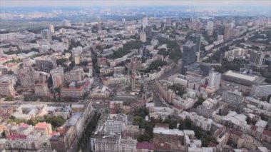 Bu stok görüntüler Ukrayna, Kyiv 'in 8K çözünürlükteki hava görüntüsünü gösteriyor.