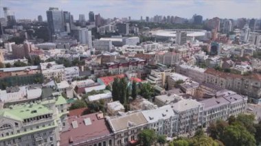 Bu stok görüntüler Ukrayna, Kyiv 'in 8K çözünürlükteki hava görüntüsünü gösteriyor.