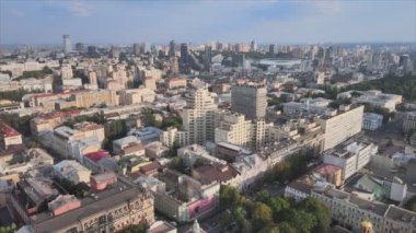Bu stok görüntüler Ukrayna, Kyiv 'in 8K çözünürlükteki hava görüntüsünü gösteriyor.