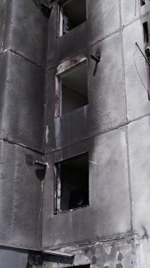 Bu borsa dikey videosu Ukrayna 'daki savaş sonrasını gösteriyor. Borodyanka' da yıkılan bir yerleşim yeri.