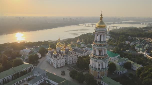 Stock Video Shows Aerial View Kyiv Pechersk Lavra Morning Sunrise — Video Stock