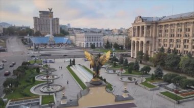 Bu stok görüntüler Ukrayna 'nın Kyiv kentindeki Independence Meydanı' nın 8K çözünürlükteki hava görüntüsünü gösteriyor.