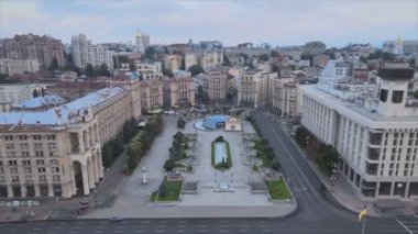 Bu stok görüntüler Ukrayna 'nın Kyiv kentindeki Independence Meydanı' nın 8K çözünürlükteki hava görüntüsünü gösteriyor.