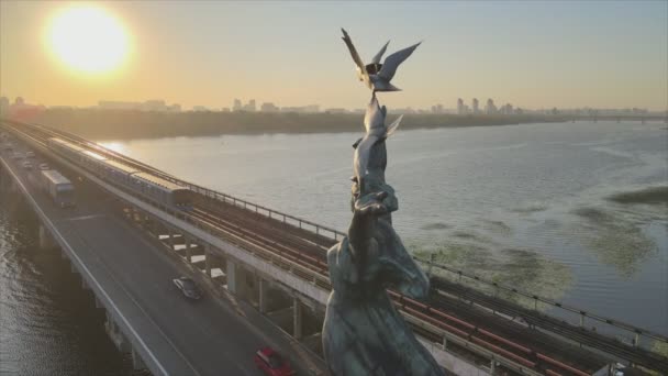 Stock Footage Shows Aerial View Metro Bridge Morning Sunrise Kyiv — Vídeo de Stock