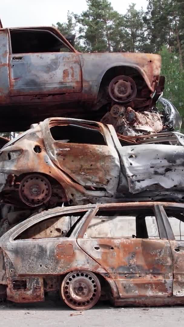 Stock Vertical Video Shows Dump Shot Burned Cars Irpin Bucha — Stock Video